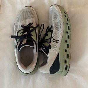 Men’s On Cloud Sneakers Size 9.5